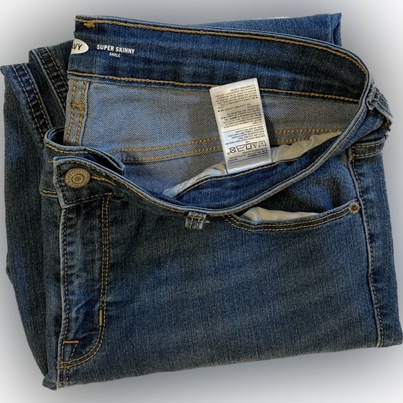 Old Navy Super Skinny Ankle Jeans - Picture 2 of 5